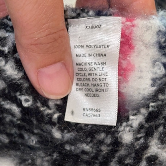 NEW Nordstrom Knit Green Plaid Scarf With Fringe - Picture 6 of 15